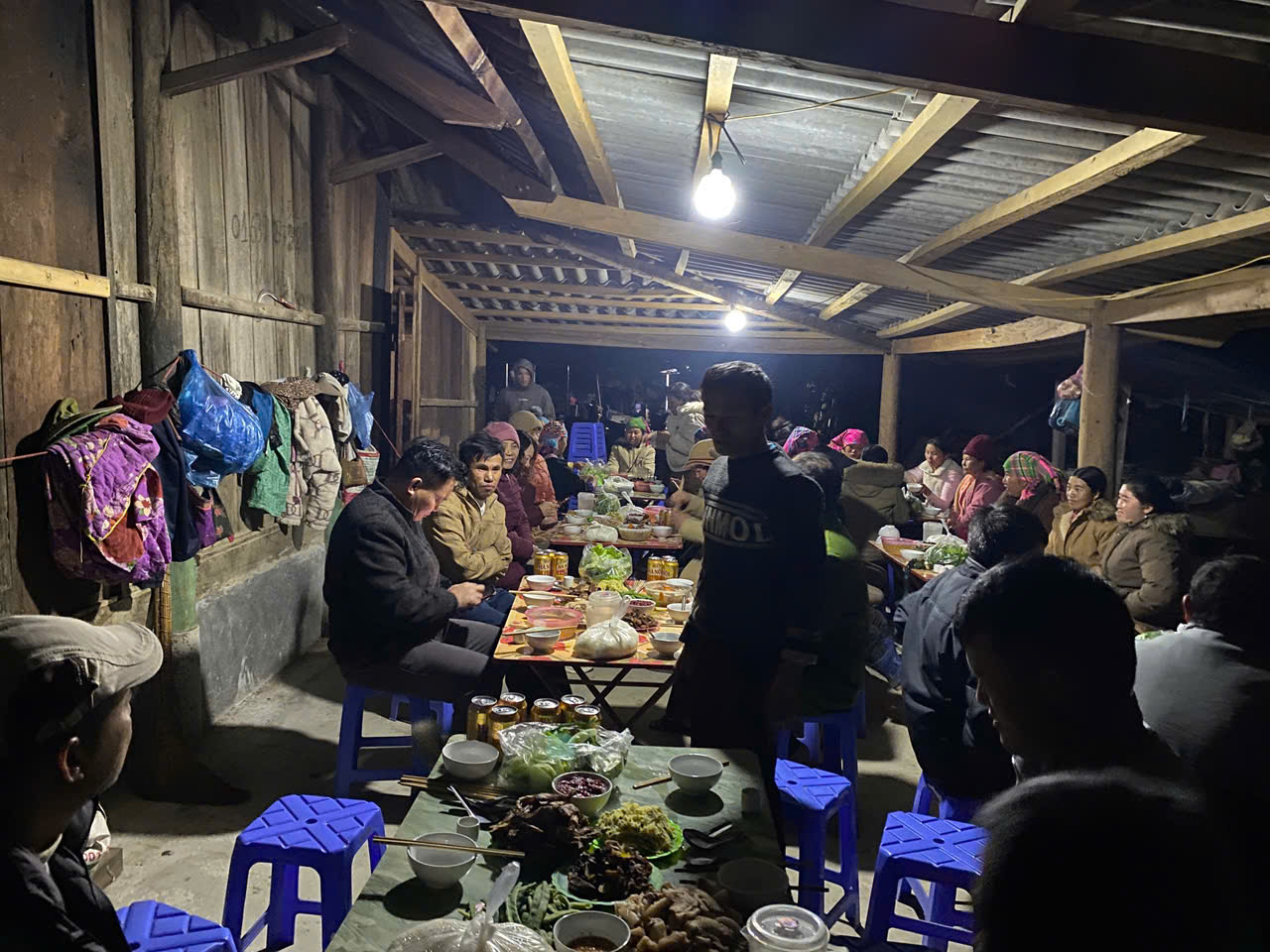 BỮA CƠM "TỐT NGHIỆP" ĐẶC BIỆT VÀ LỜI TRI ÂN TỪ ĐÁY LÒNG CỦA NHỮNG "HỌC TRÒ" TUỔI ÔNG, BÀ